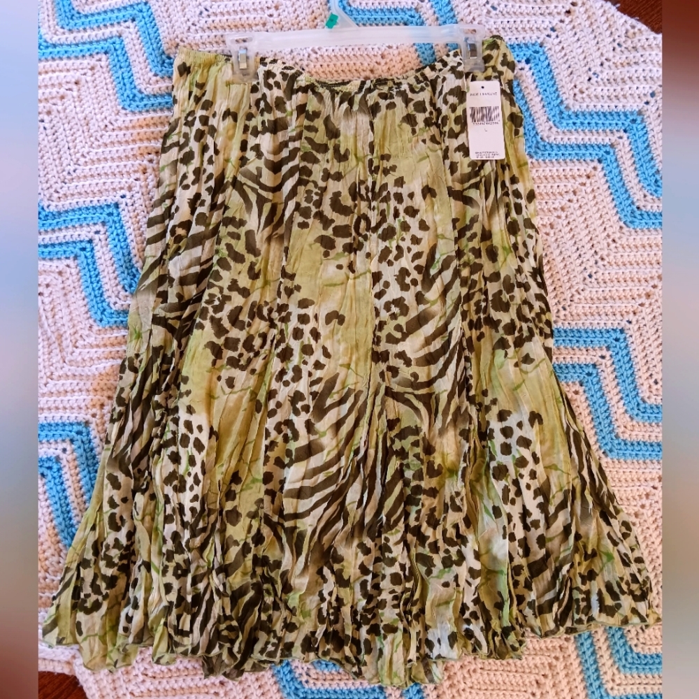 Rafael essential lime/olive green skirt